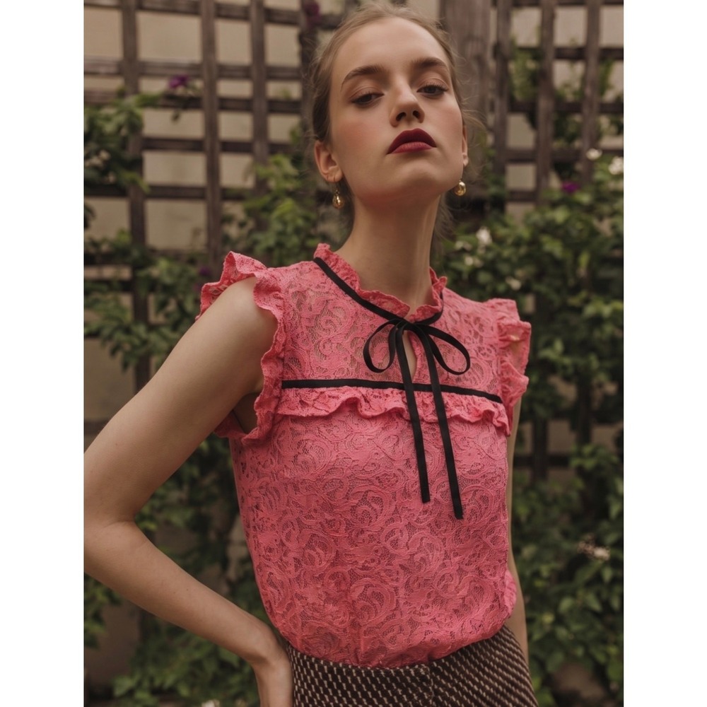 Soho New York & Co Lace Ribbon Tie Women's Blouse M Fairy Feminine Ruffled Yoke